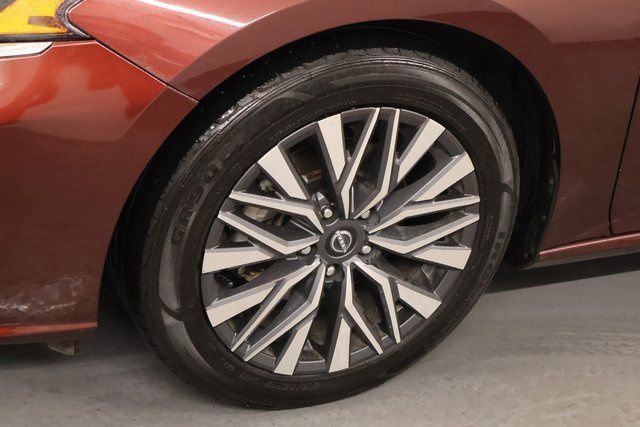 Used 2024 Nissan Altima 2.5 SV FWD image 7