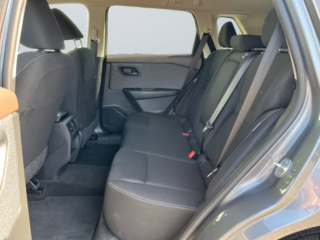Used 2023 Nissan Rogue S AWD/4WD image 13
