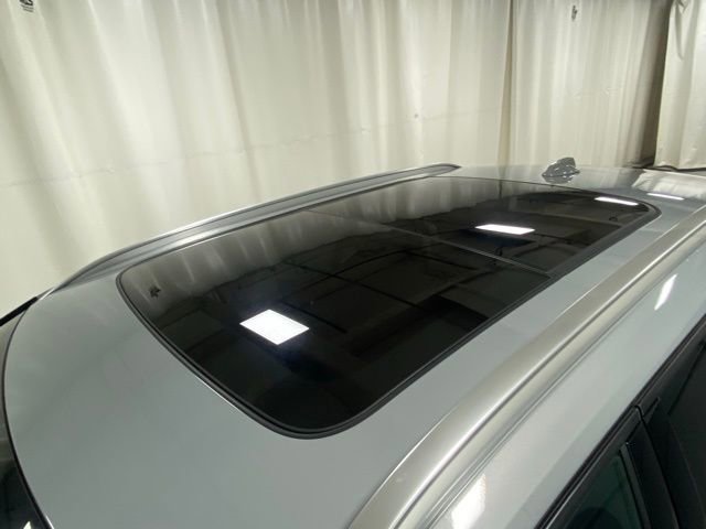 Used 2025 Volvo XC40 B5 Core AWD/4WD image 6