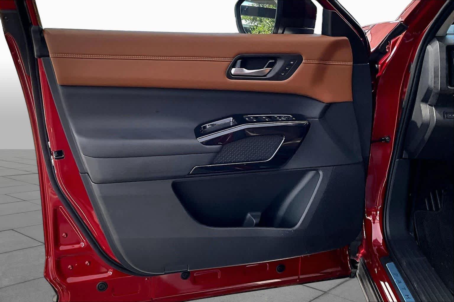 New 2026 Nissan Pathfinder Platinum AWD/4WD image 10