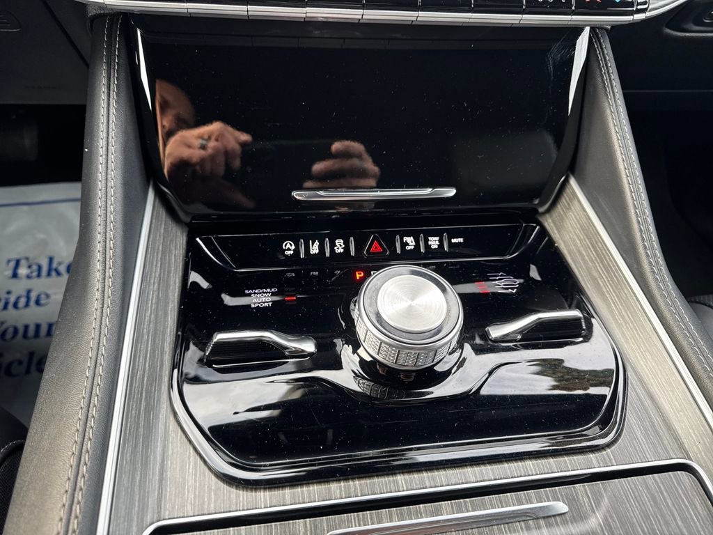 Used 2024 Jeep Wagoneer Series III image 17