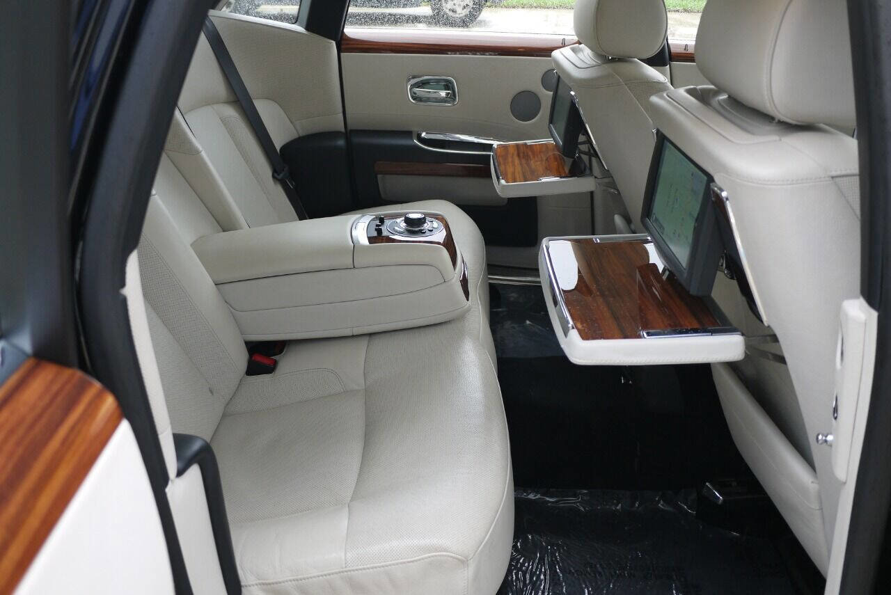 Used 2010 Rolls-Royce Ghost image 24
