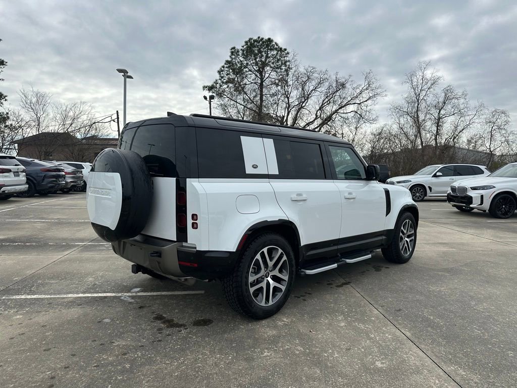 Used 2024 Land Rover Defender 110 X-Dynamic SE image 7