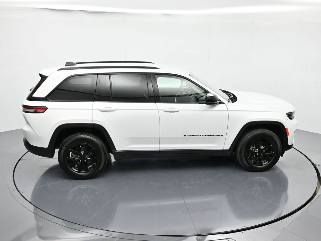 Certified 2024 Jeep Grand Cherokee Altitude image 40