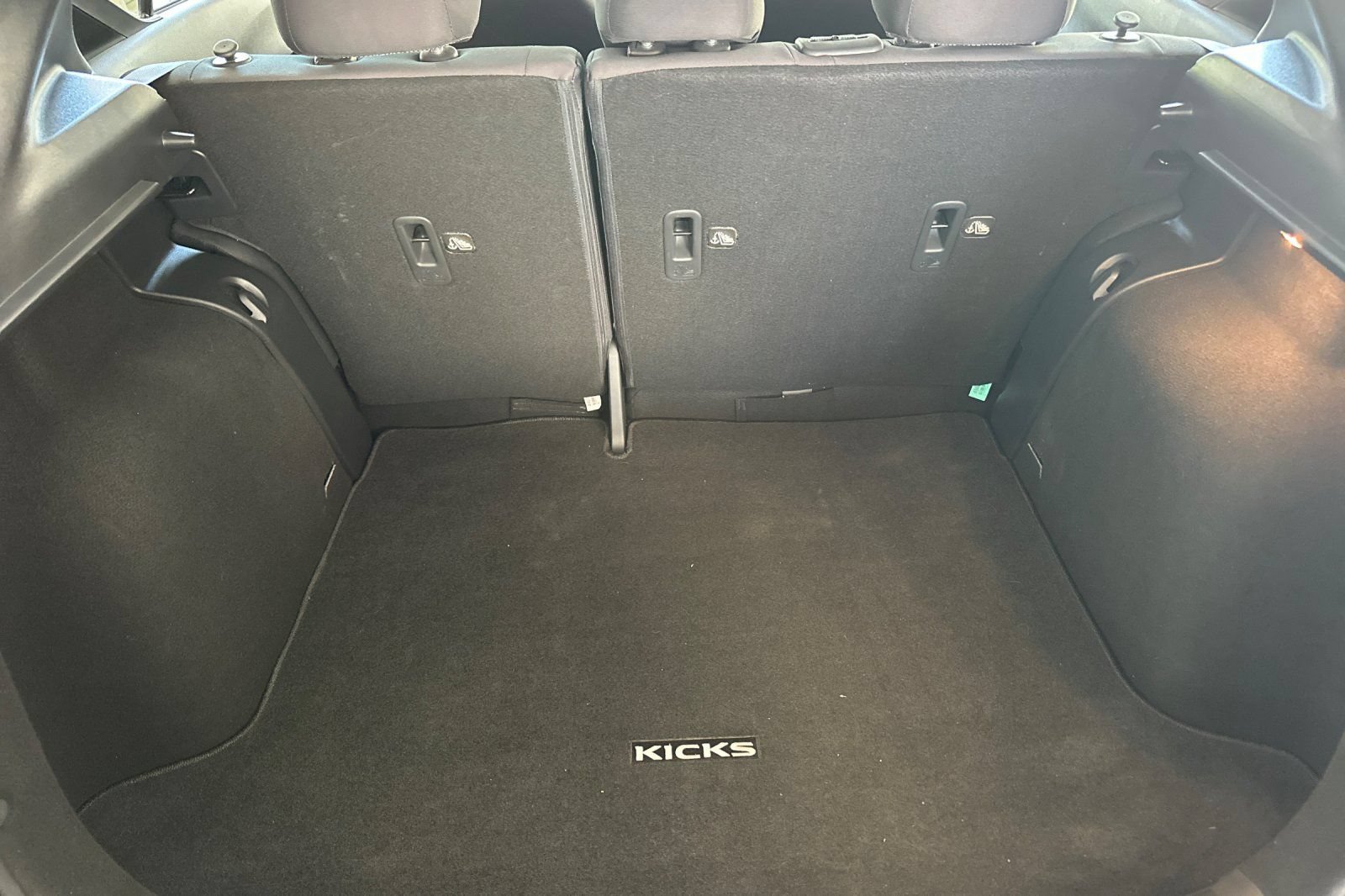 Used 2021 Nissan Kicks SV FWD image 15