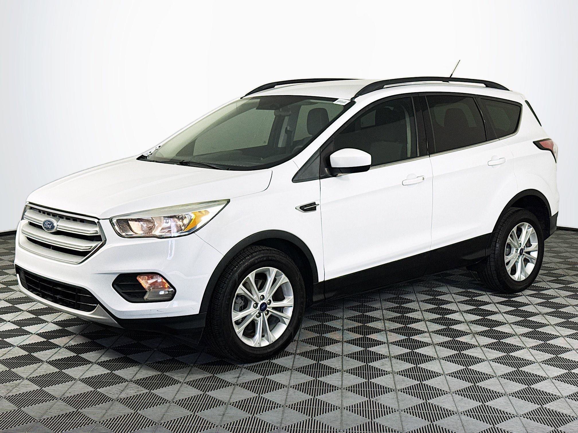 Used 2018 Ford Escape SE FWD image 4
