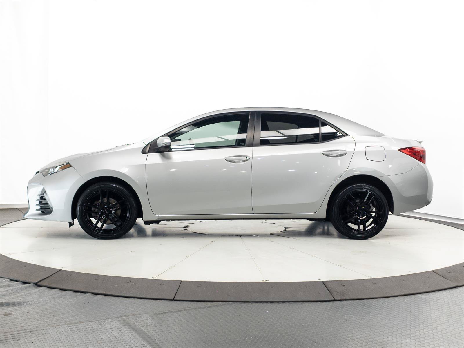 Used 2017 Toyota Corolla SE 50th Anniversary FWD image 8