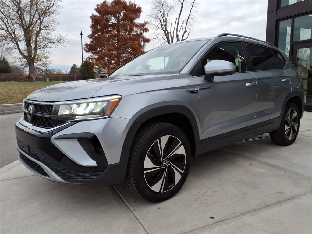 Used 2024 Volkswagen Taos SE image 3