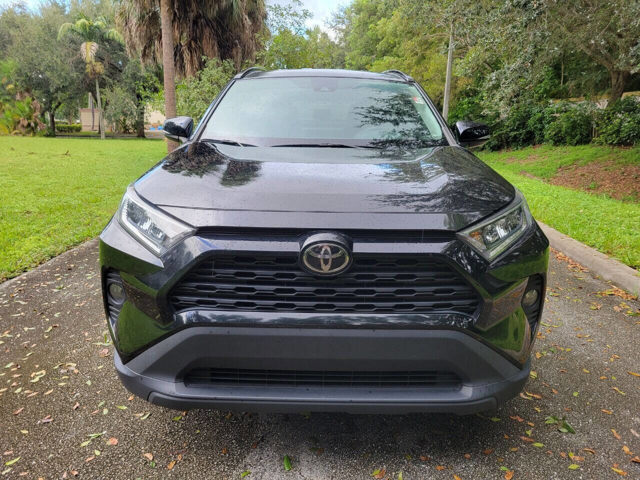 Used 2021 Toyota RAV4 XLE FWD image 2