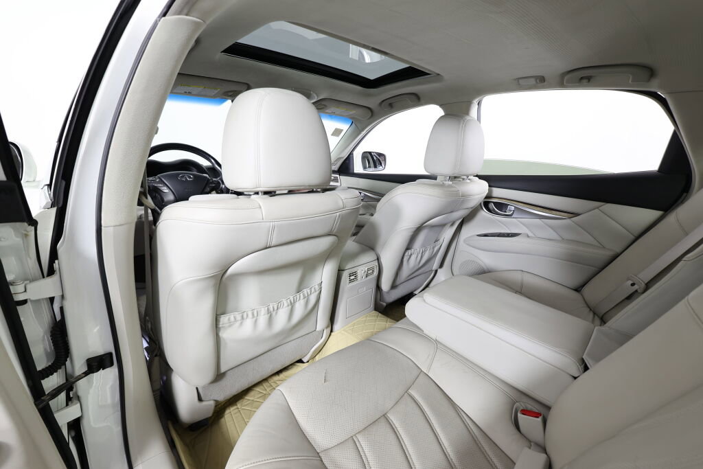 Used 2011 INFINITI M56 x w/ Deluxe Touring Pkg AWD/4WD image 14