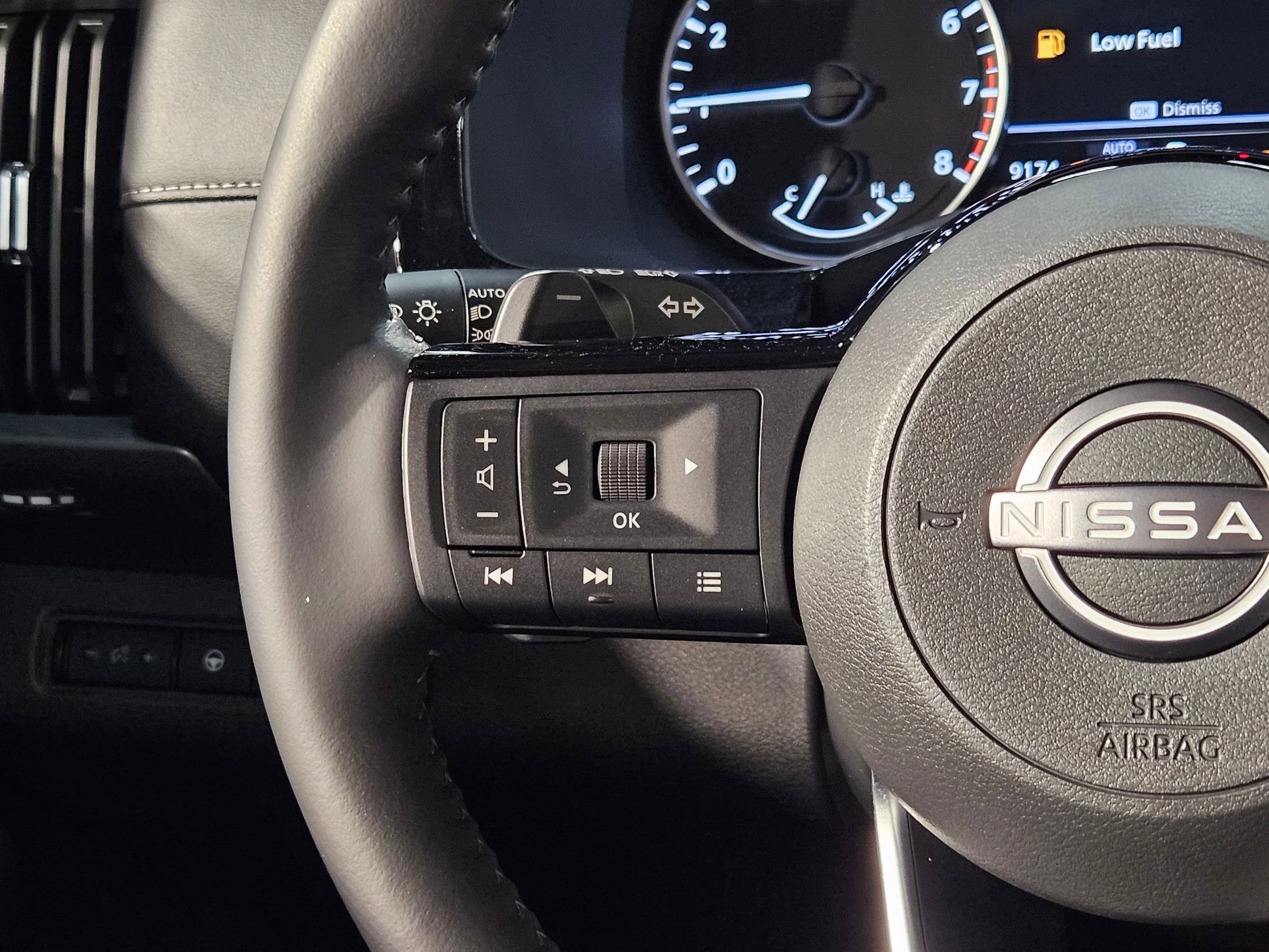 Used 2025 Nissan Pathfinder SL w/ Cargo Package image 27