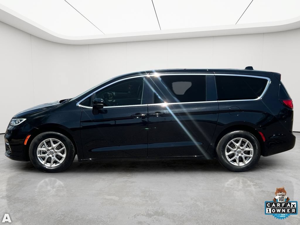 Certified 2024 Chrysler Pacifica Touring-L FWD image 3