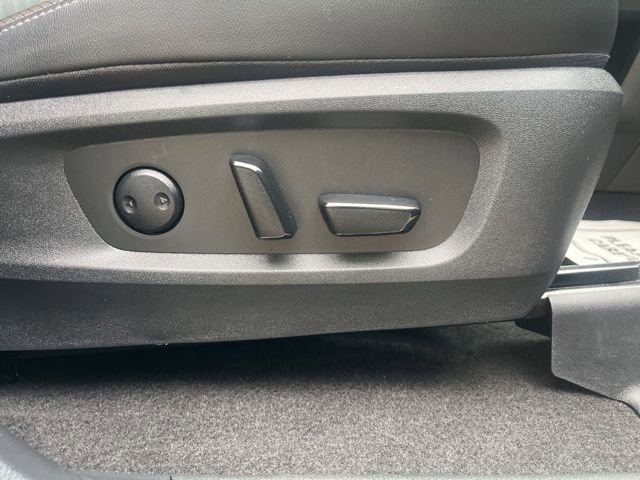 Used 2025 Nissan Pathfinder SL FWD image 22