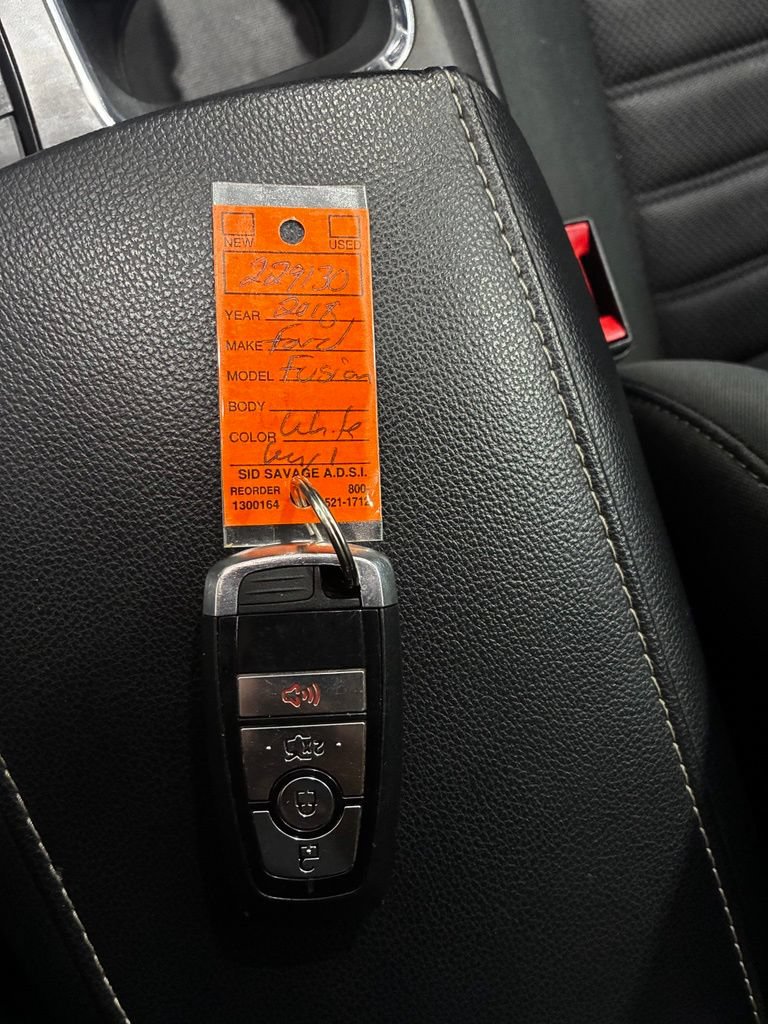 Used 2018 Ford Fusion SE w/ Fusion SE Technology Package FWD image 18