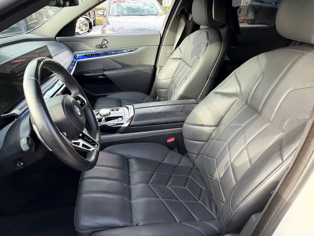 Used 2023 BMW 760i xDrive AWD/4WD image 10