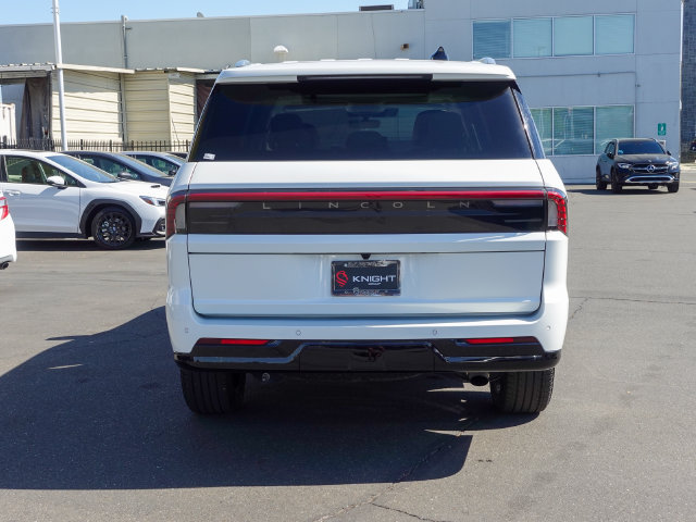 Used 2025 Lincoln Navigator Reserve AWD/4WD image 7