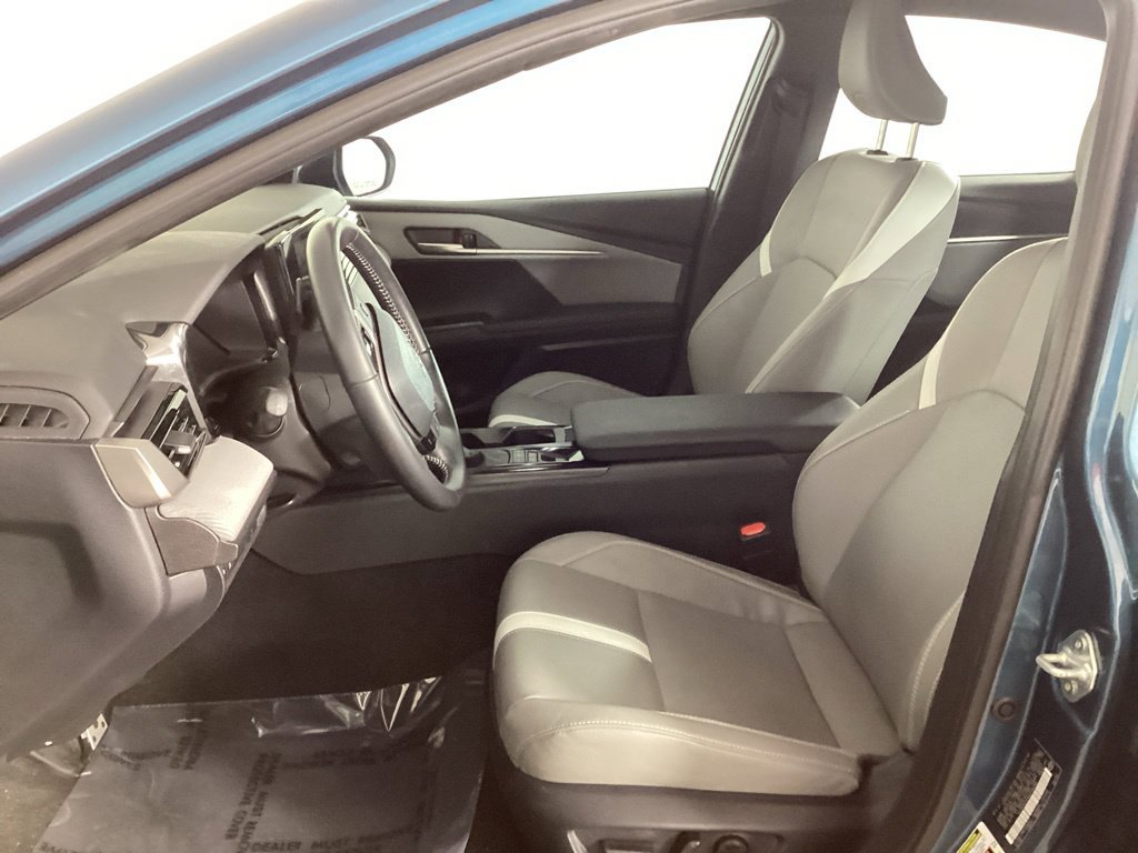 Used 2025 Toyota Camry SE w/ Convenience Package FWD image 10