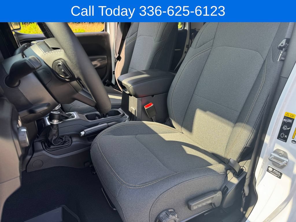 New 2025 Jeep Gladiator Sport AWD/4WD image 17