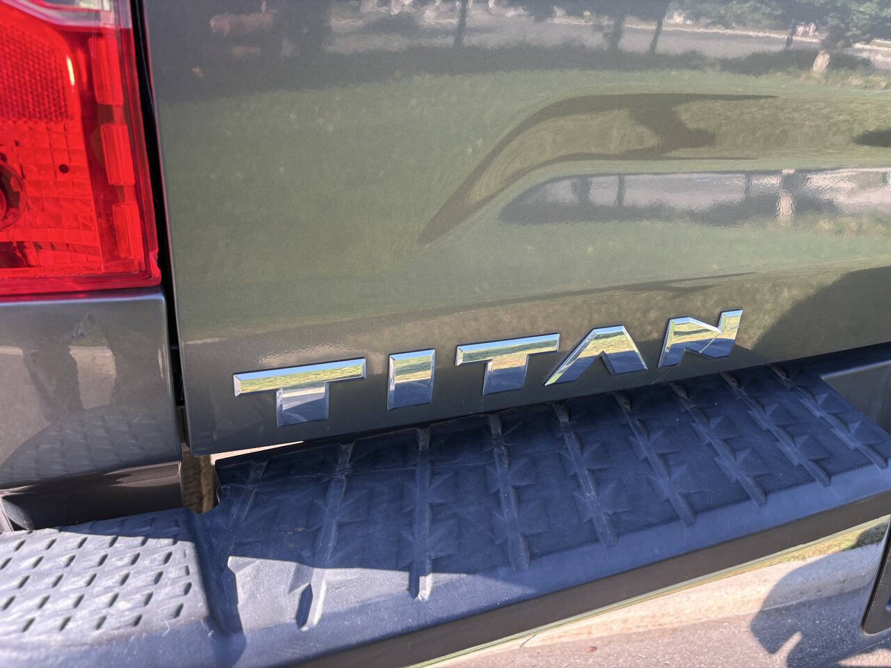 Used 2018 Nissan Titan SV AWD/4WD image 10