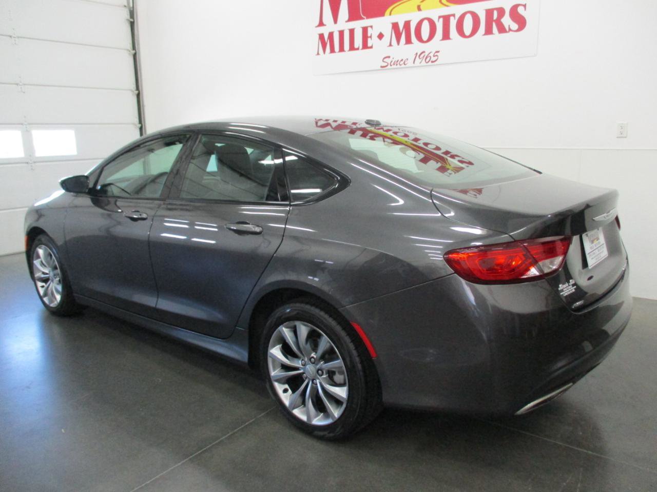 Used 2015 Chrysler 200 S w/ Comfort Group AWD/4WD image 4