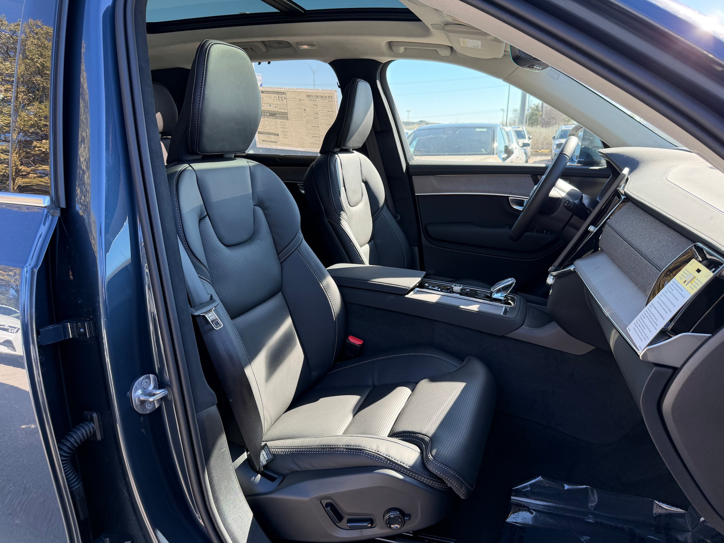 New 2026 Volvo XC90 B6 Ultra w/ Lounge Package AWD/4WD image 8