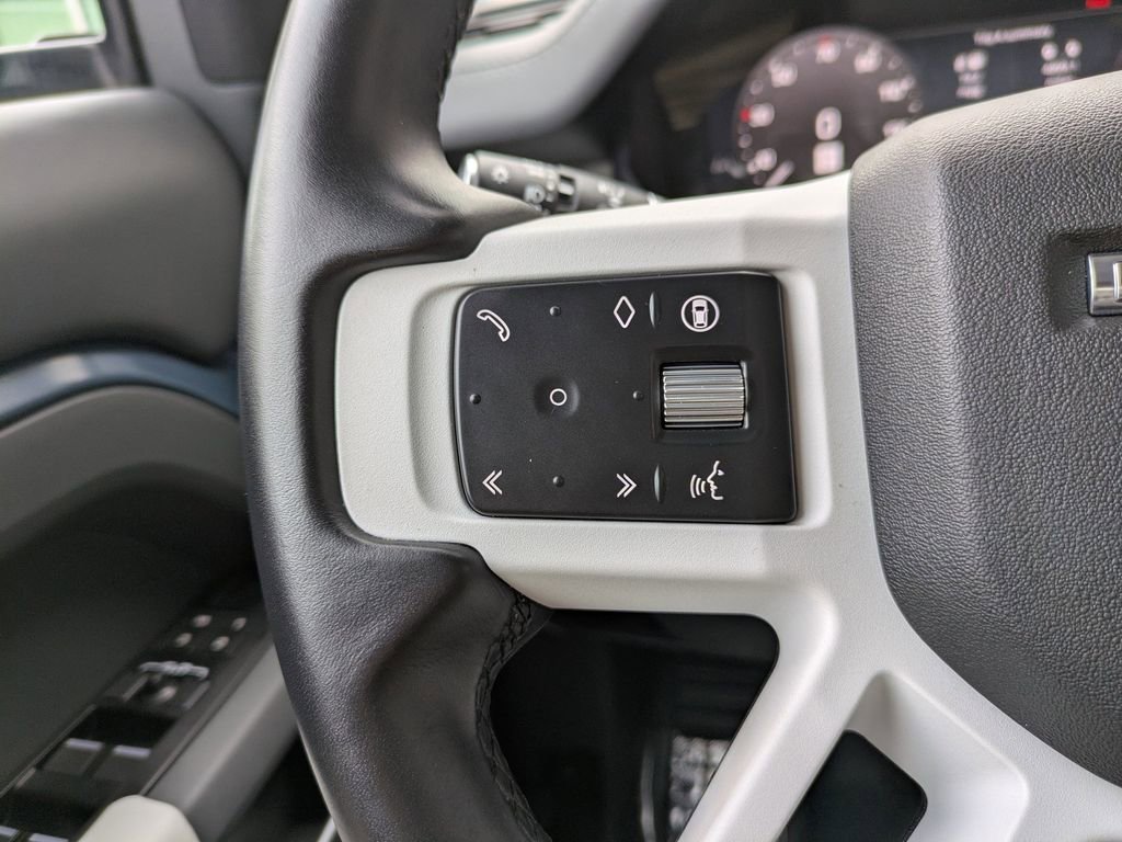 Used 2025 Land Rover Defender 110 S image 27