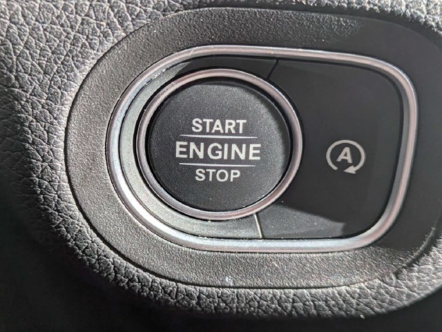 Used 2025 Mercedes-Benz GLE 350 4MATIC w/ Driver Assistance Package image 26