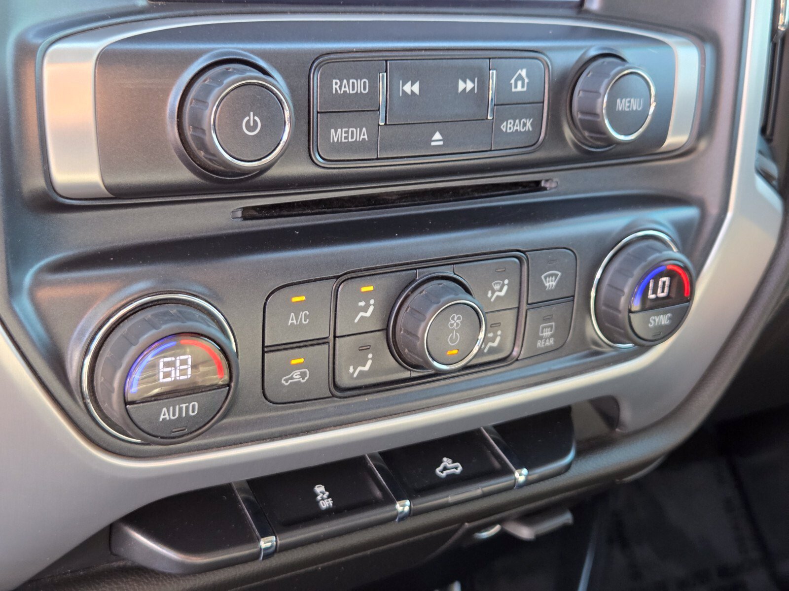 Used 2017 GMC Sierra 2500 SLE w/ HD SLE Preferred Plus Package AWD/4WD image 22