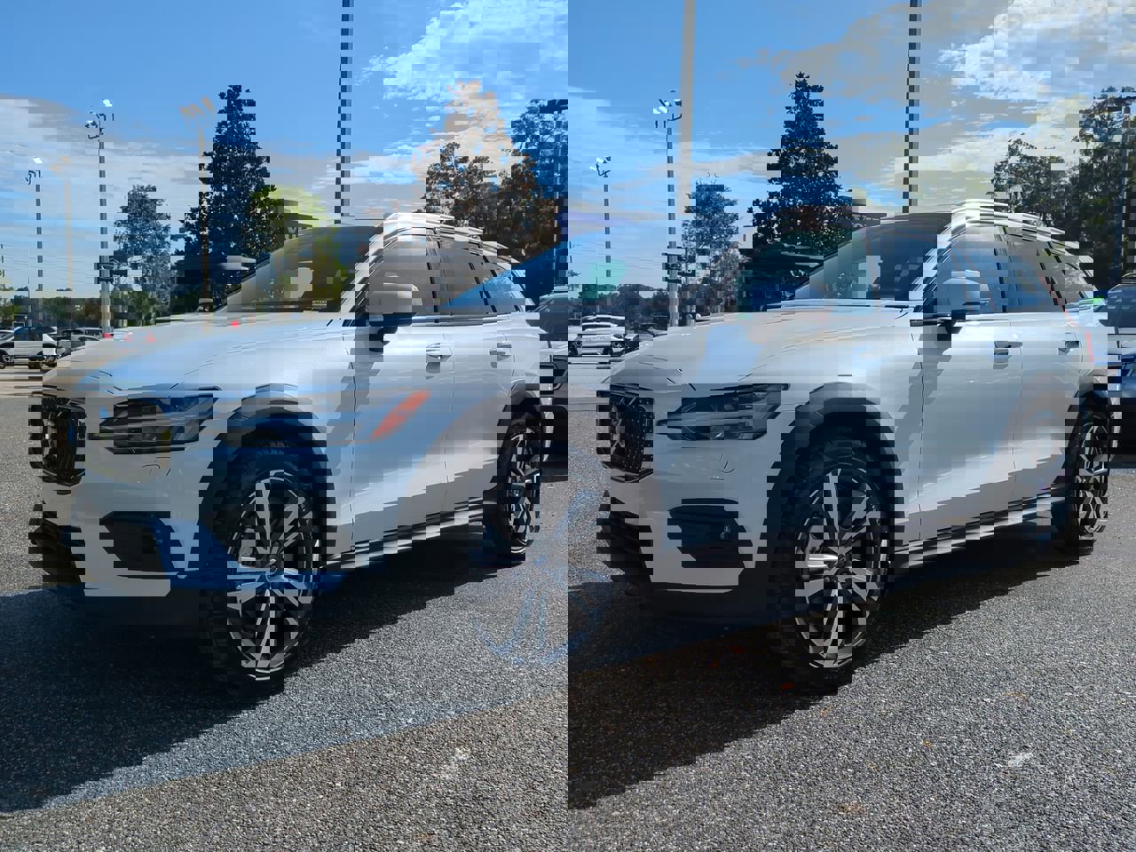 New 2026 Volvo V60 B5 Cross Country Plus w/ Protection Package Premier image 8