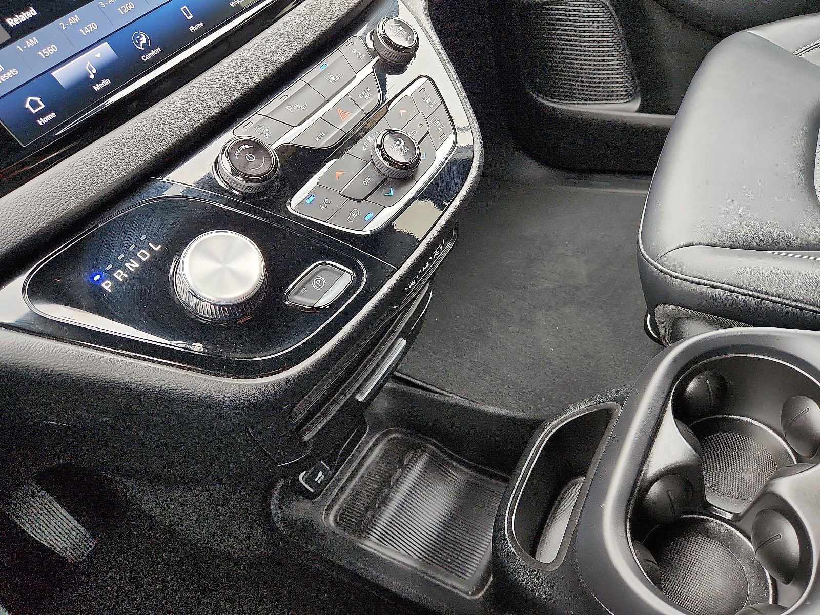 Used 2025 Chrysler Pacifica Select FWD image 25