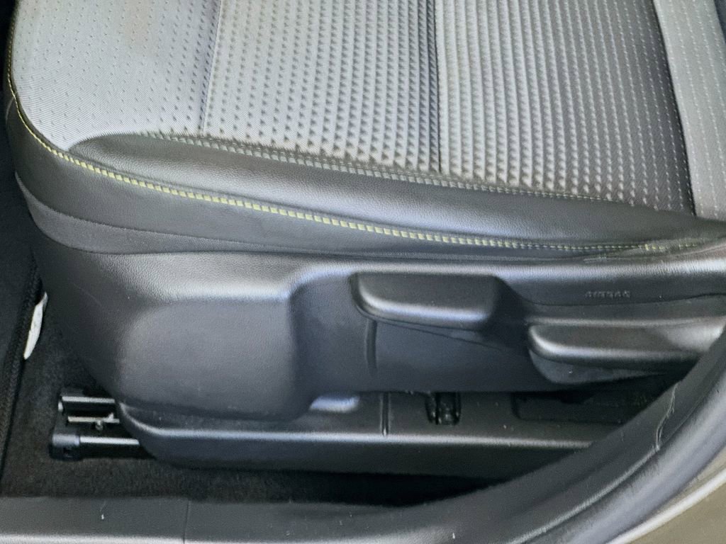 Used 2024 Chevrolet Trax LT w/ LT Convenience Package FWD image 22