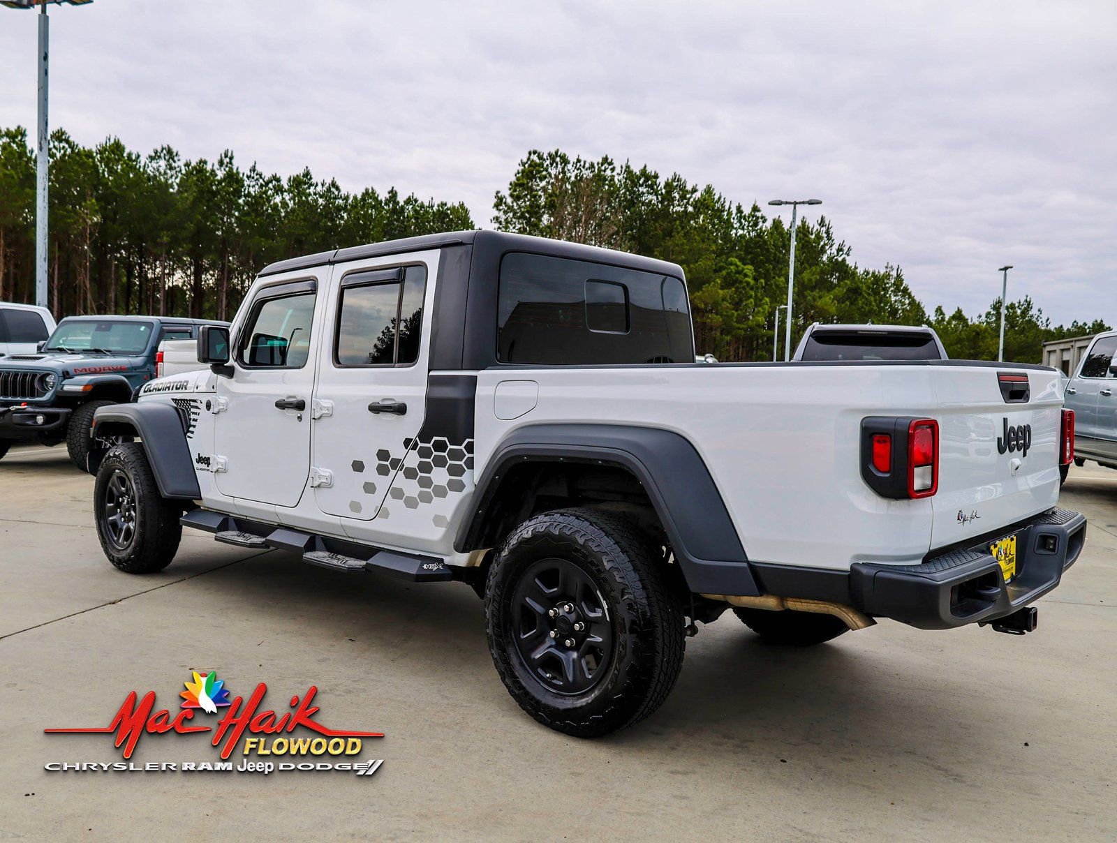 Used 2023 Jeep Gladiator Sport image 6
