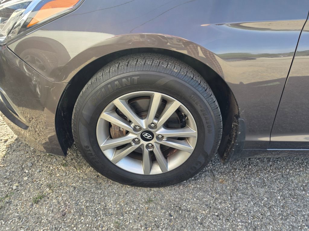 Used 2017 Hyundai Sonata SE FWD image 3