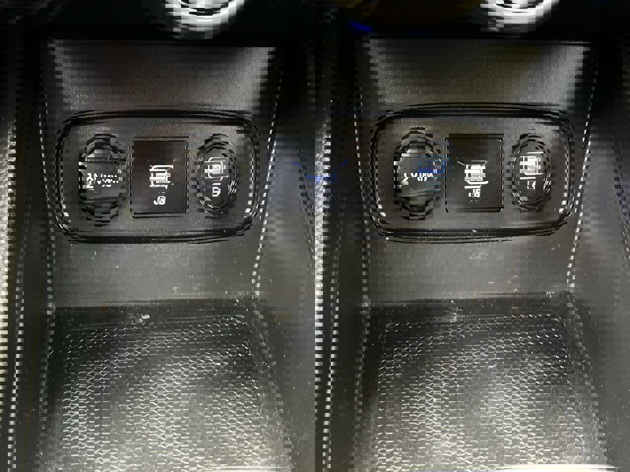 Used 2021 Hyundai Venue SEL image 18