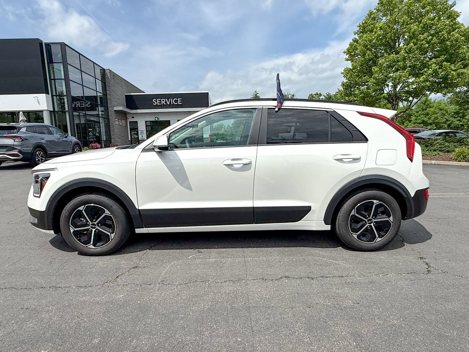 Certified 2025 Kia Niro LX FWD image 10