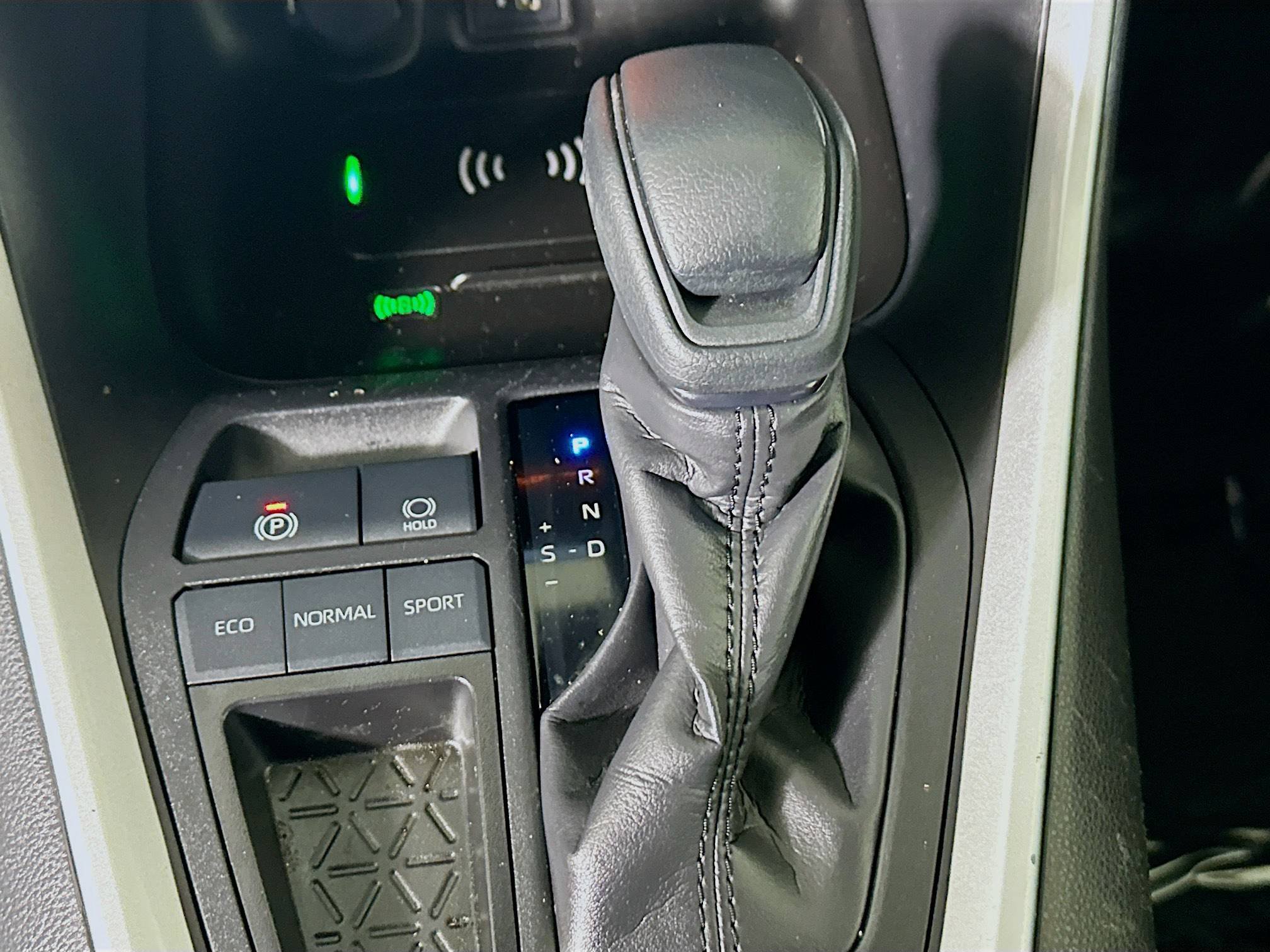 Used 2024 Toyota RAV4 XLE w/ Convenience Package FWD image 21