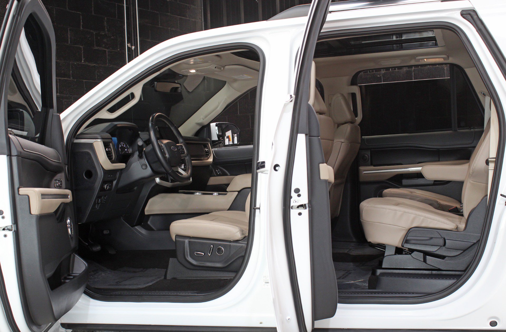 Used 2023 Ford Expedition Max Limited AWD/4WD image 24
