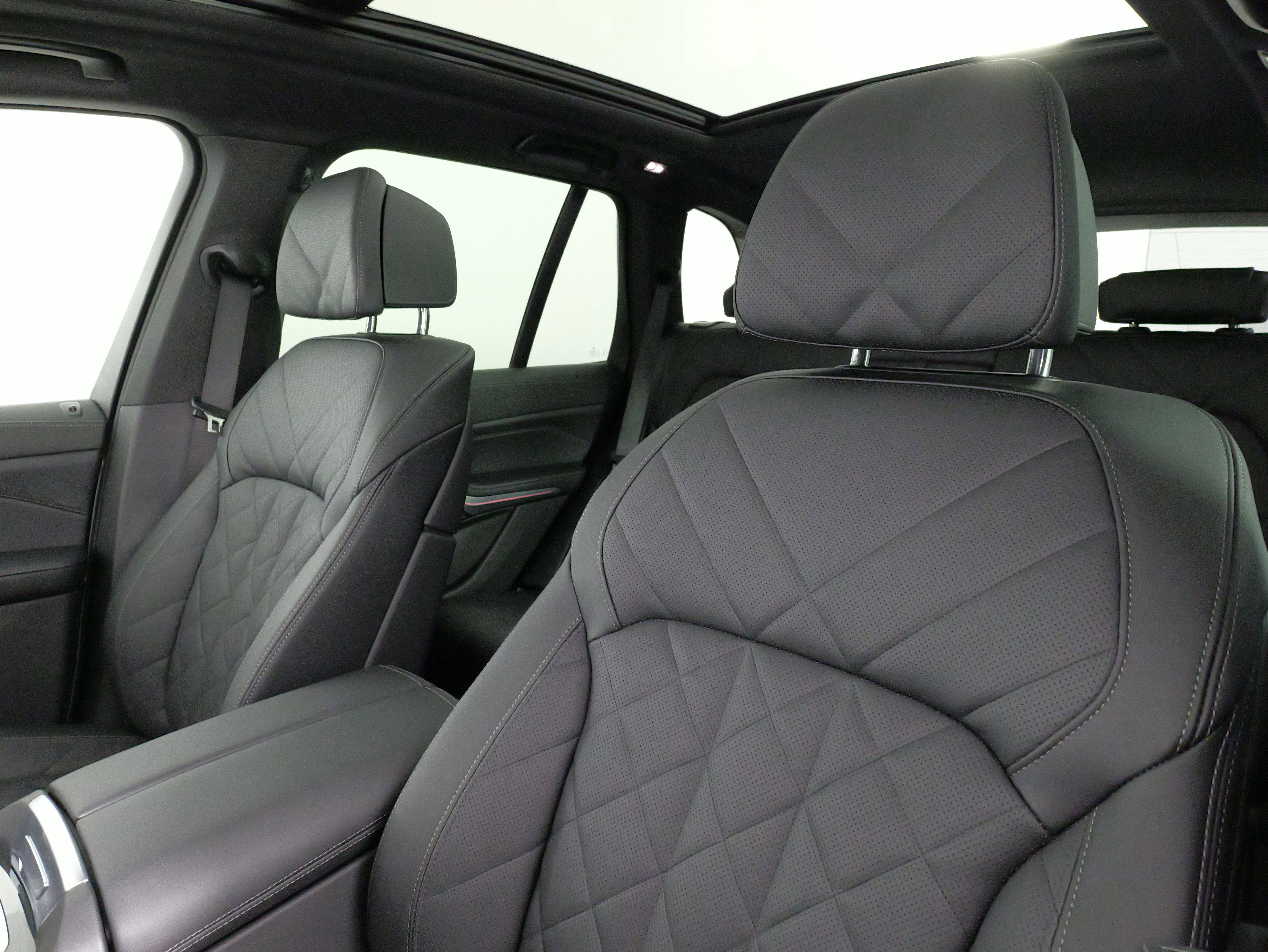Used 2025 BMW X5 xDrive50e w/ M Sport Package AWD/4WD image 27