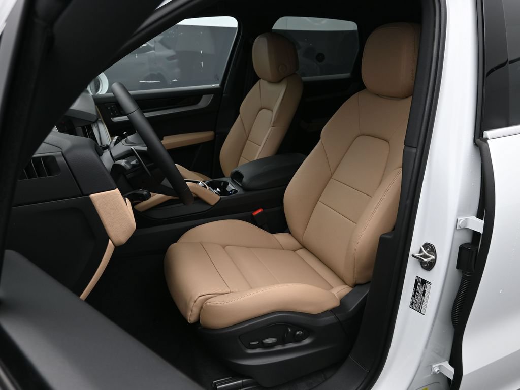 Certified 2026 Porsche Cayenne AWD/4WD image 5