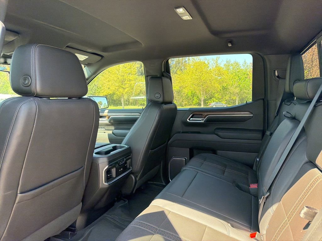 Used 2023 Chevrolet Silverado 1500 High Country w/ Technology Package image 9