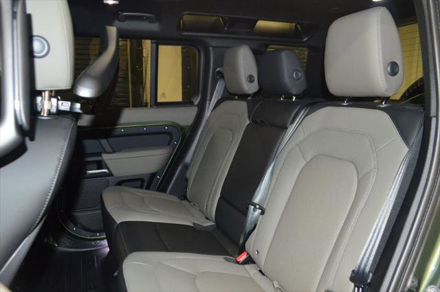 New 2026 Land Rover Defender 110 X-Dynamic SE AWD/4WD image 32