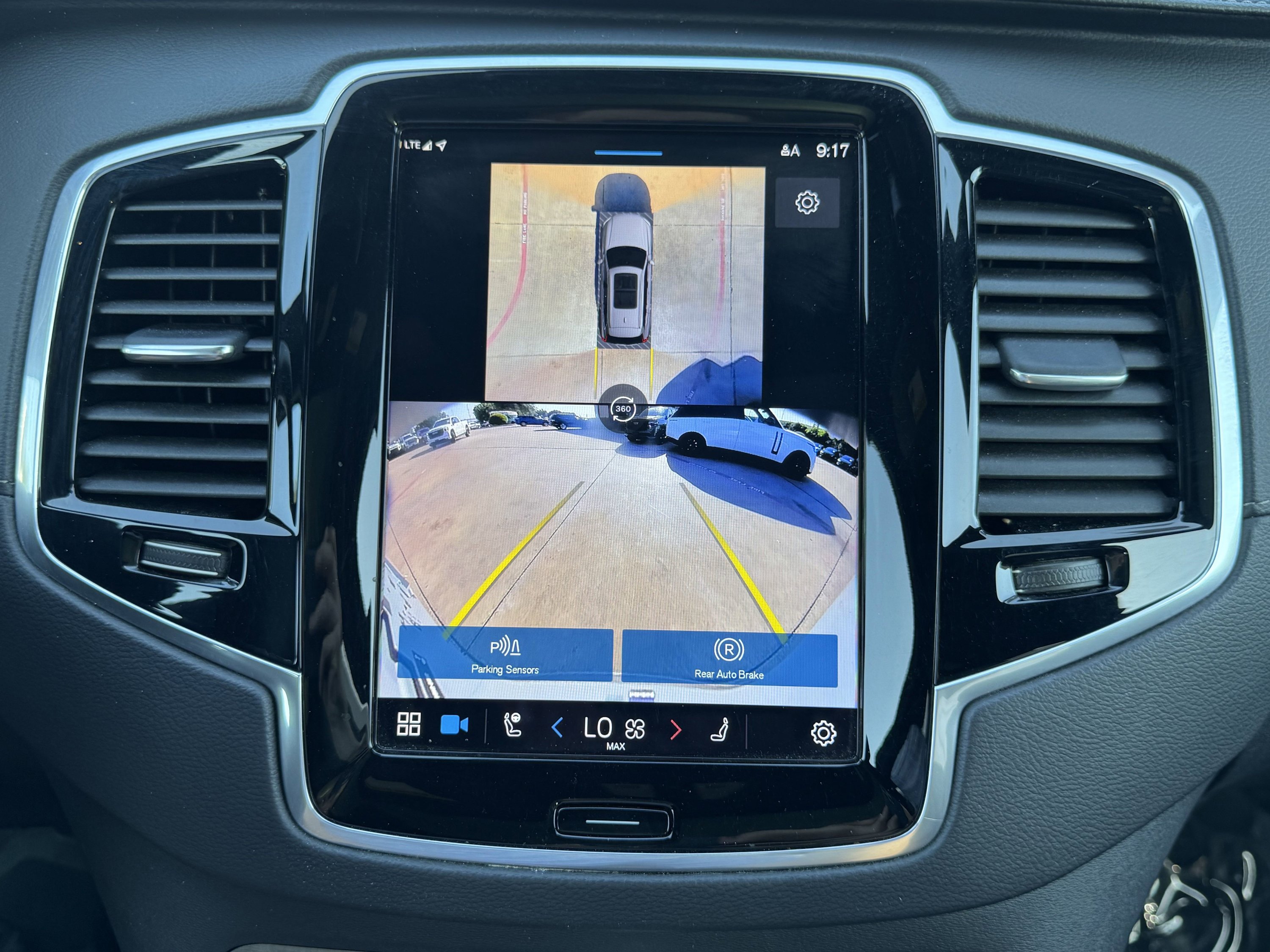 Used 2024 Volvo XC90 T8 Ultimate w/ Lounge Package image 6