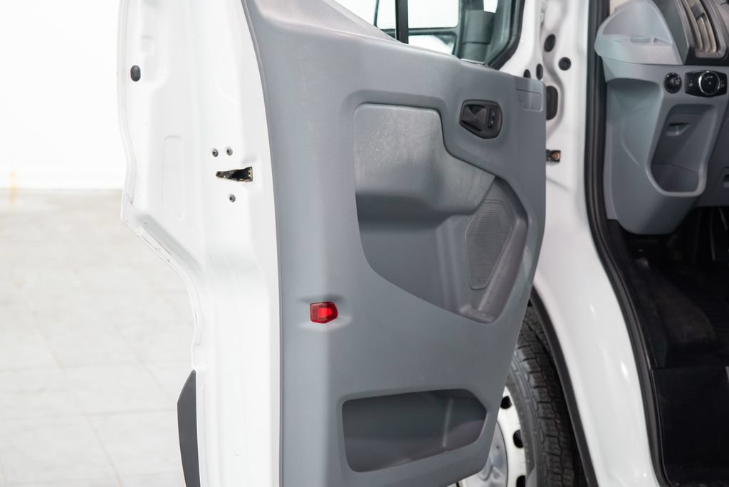 Used 2016 Ford Transit 250 130 Low Roof RWD image 5