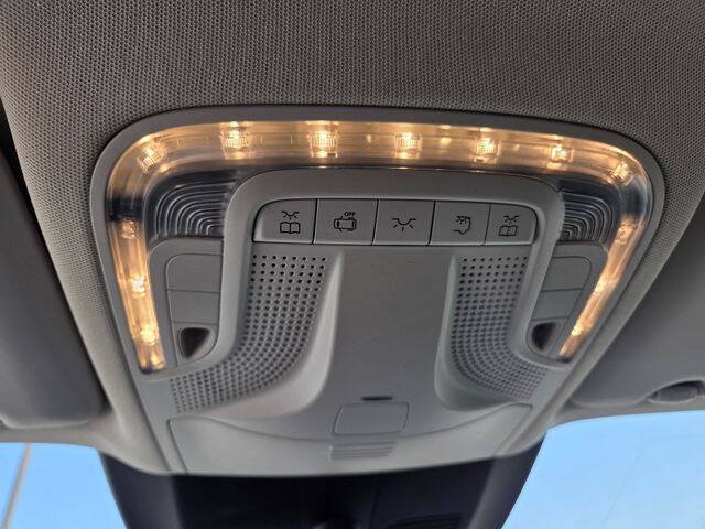 Used 2020 Mercedes-Benz Metris Passenger w/ Premium Safety Package image 31