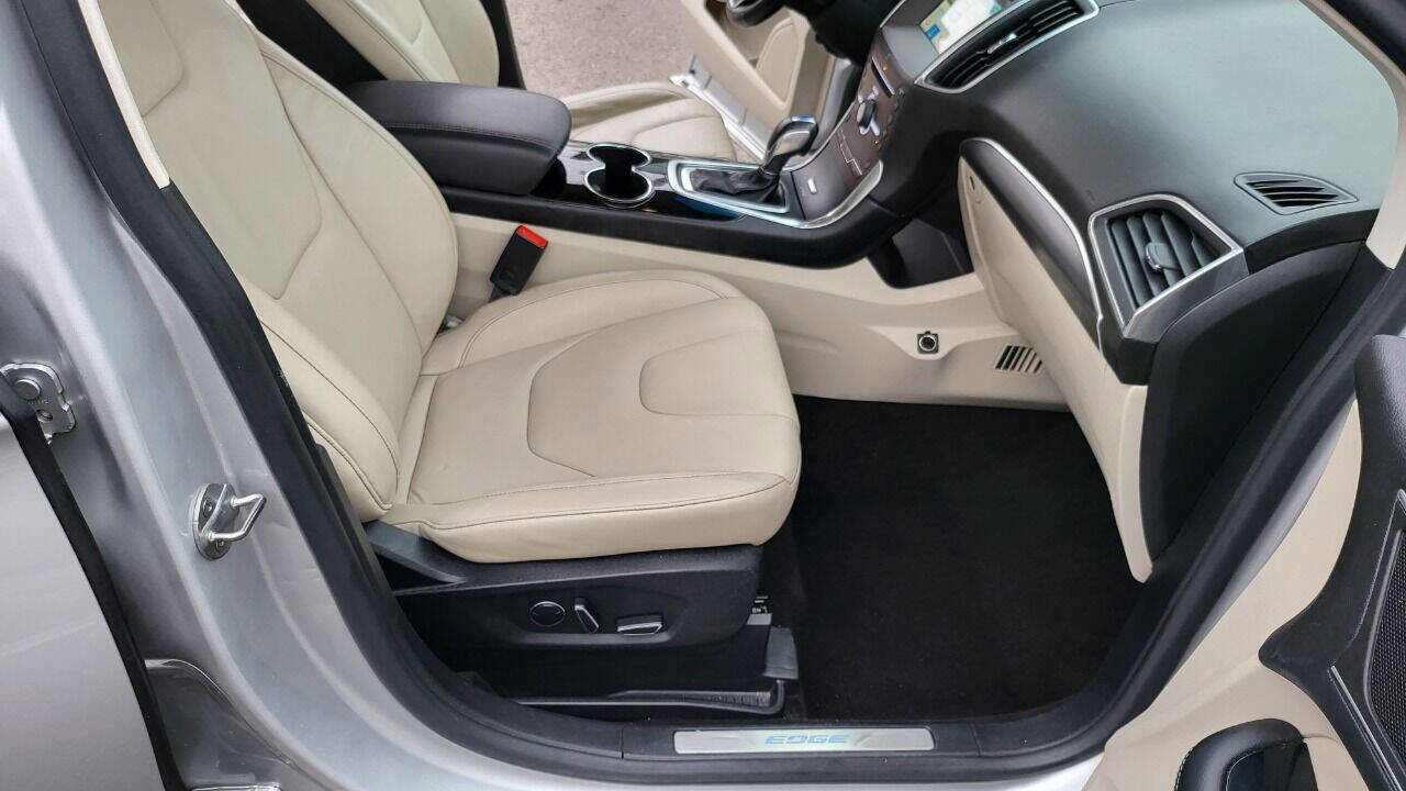 Used 2016 Ford Edge Titanium image 20