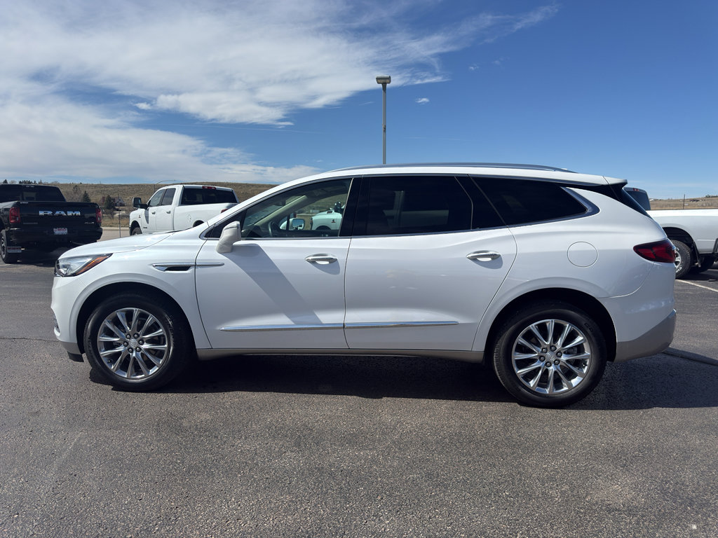 Used 2020 Buick Enclave Premium w/ Sun and Sites Package image 8