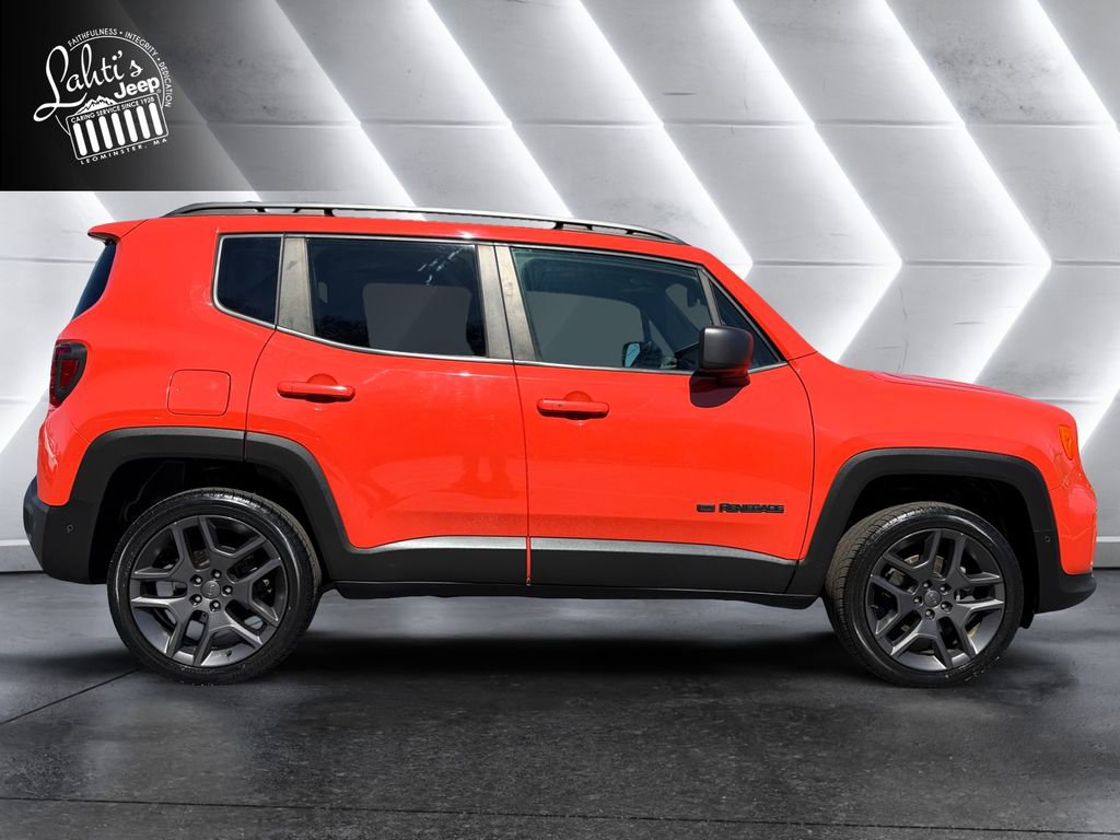 Certified 2021 Jeep Renegade Latitude w/ Sun & Sound Group AWD/4WD image 6