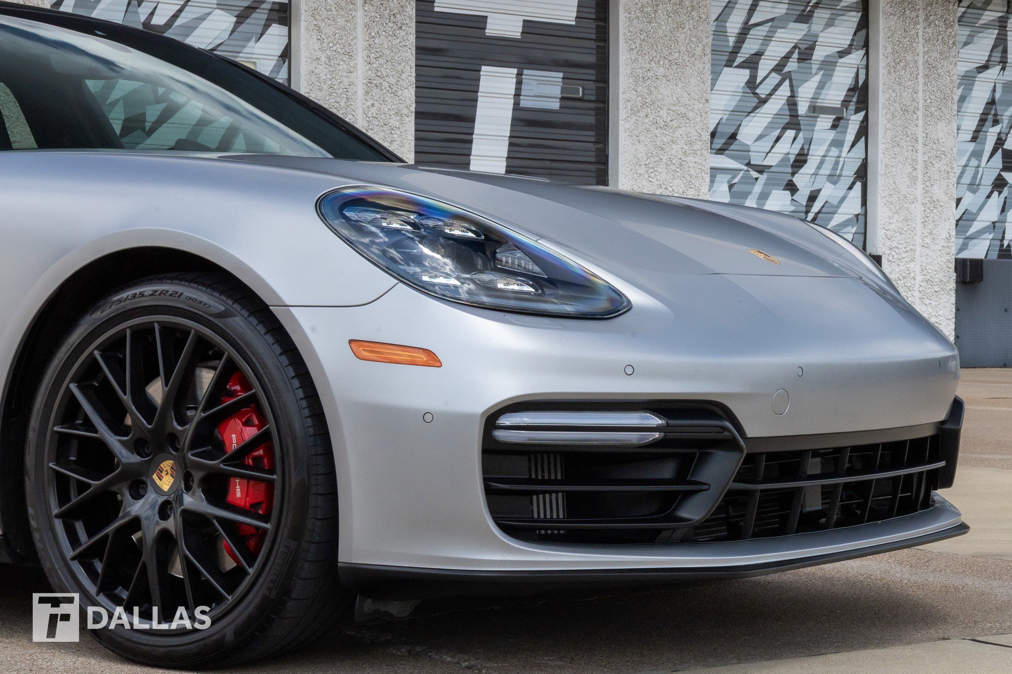 Used 2020 Porsche Panamera GTS image 2