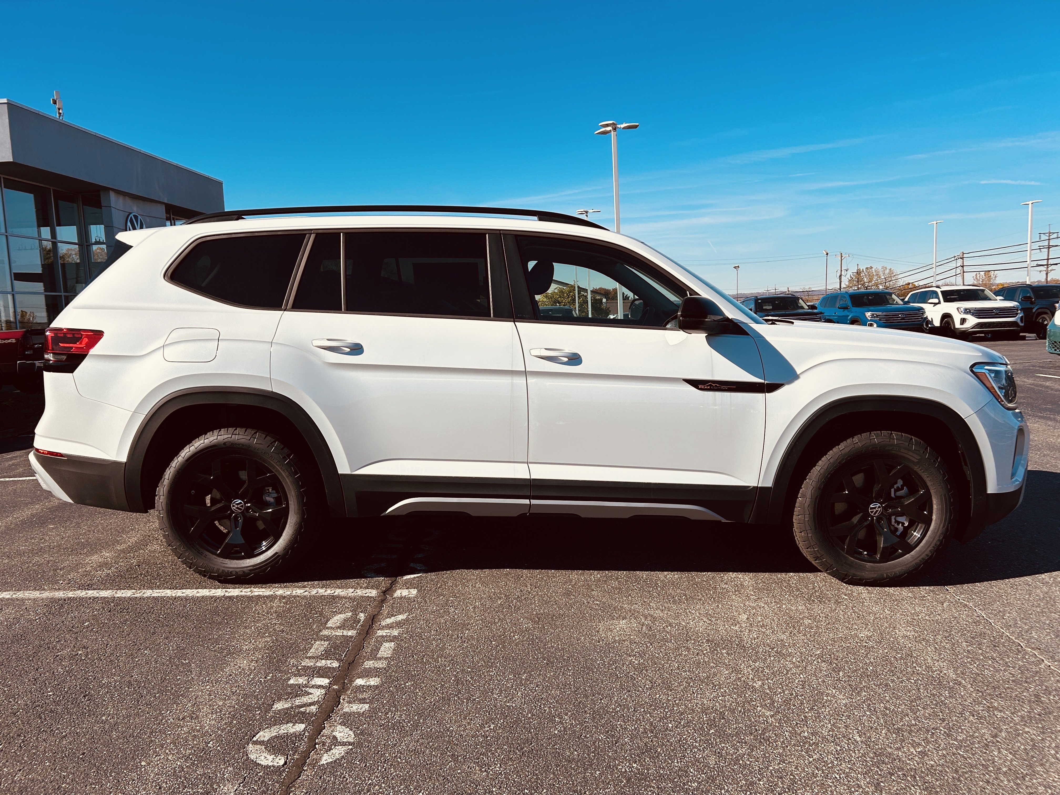 New 2026 Volkswagen Atlas Peak Edition image 8
