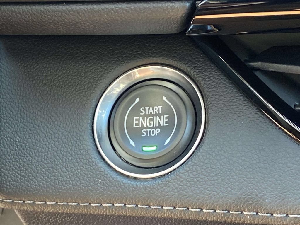 Used 2025 Buick Enclave Avenir w/ Super Cruise Package FWD image 31